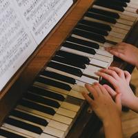 初学者电钢琴选购 篇零：哇塞✅！ 弹唱初学者电钢琴选购全攻略，9款高性价比型号实测！