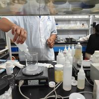 高端专柜化妆品真能放心用？限期使用日期与开盖后时效才是关键