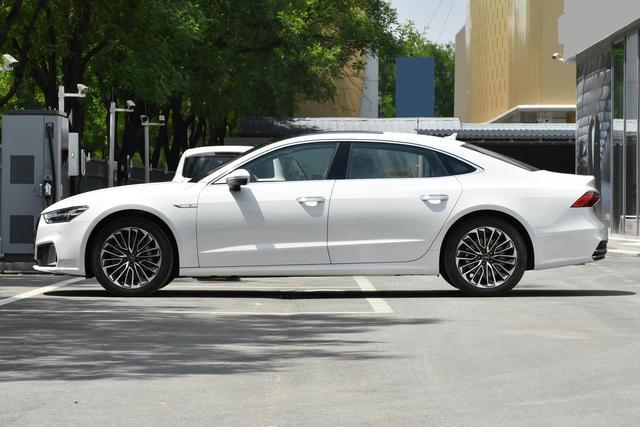 亲身试驾奥迪A7L：轿跑颜值在线，空间实用性也没打折扣