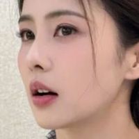 同样一件外套，敞开与扣上，显瘦效果差很多