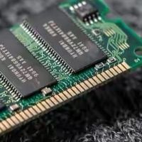 等等党赢麻了！DDR5内存终于涨不动，3月直降7.2%，国产存储立功