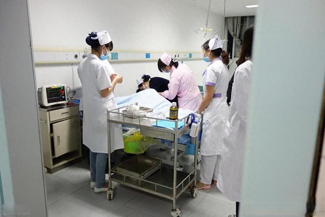 枕头一换，患脑梗几率少一半？医生：这3种枕头不要用！赶紧换掉