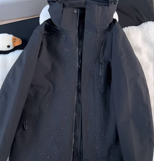 油价涨了冲锋衣可能更贵！涤纶、锦纶、氨纶全是石油做的