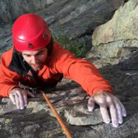 暴雨实测渗水、社交平台却爆火：400元“顶配”台东鸟到底值不值得买？