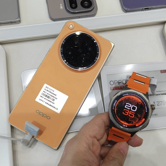 到店体验真无折痕的OPPO Find N6和安卓表皇Watch X3