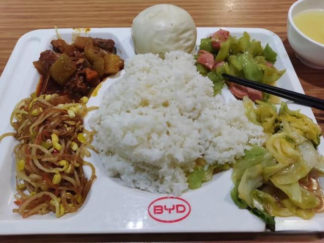 承诺免费午餐,比亚迪车主一年来吃260次还打包,被4S店拉黑