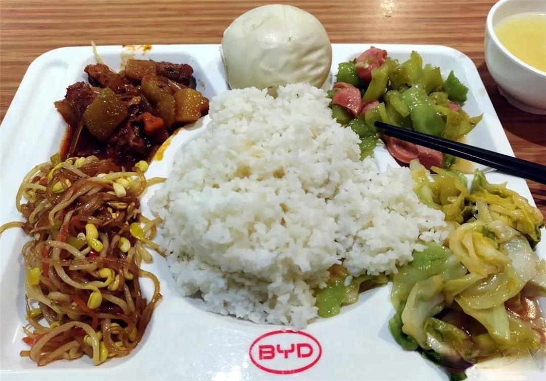 承诺免费午餐,比亚迪车主一年来吃260次还打包,被4S店拉黑