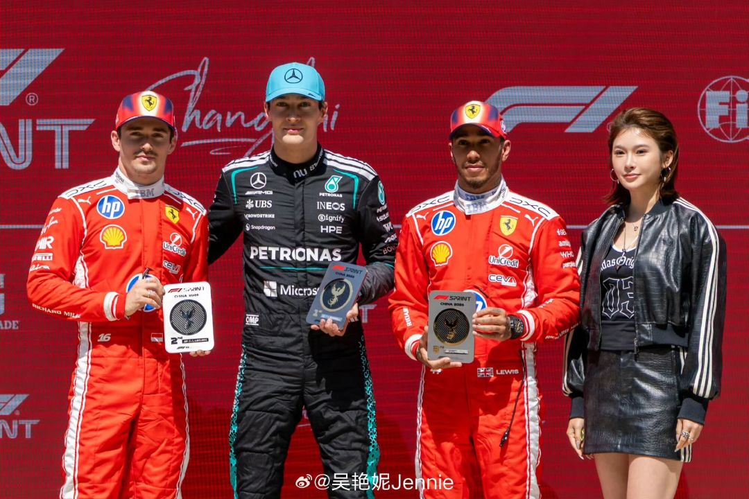 F1合影被裁丢人到国外，吴艳妮人设翻车，阿迪达斯要哭了