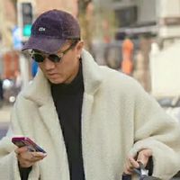 这些爷叔们太会穿了，大衣搭配围巾，爱戴帽子，看着时髦又有腔调