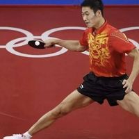 学习乒乓球的正手攻：实际上就是手上的不断加力和脚下的不断退台的叠加模式。