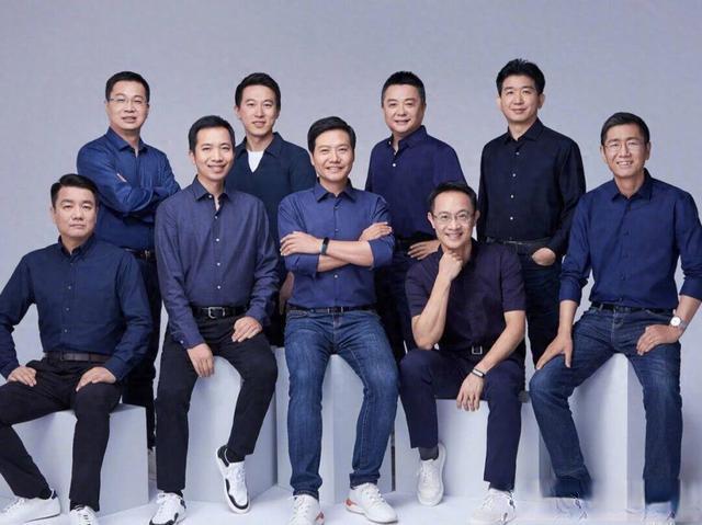 为什么劝中年男人多穿“衬衫”、少穿polo衫？看雷军、刘强东就懂