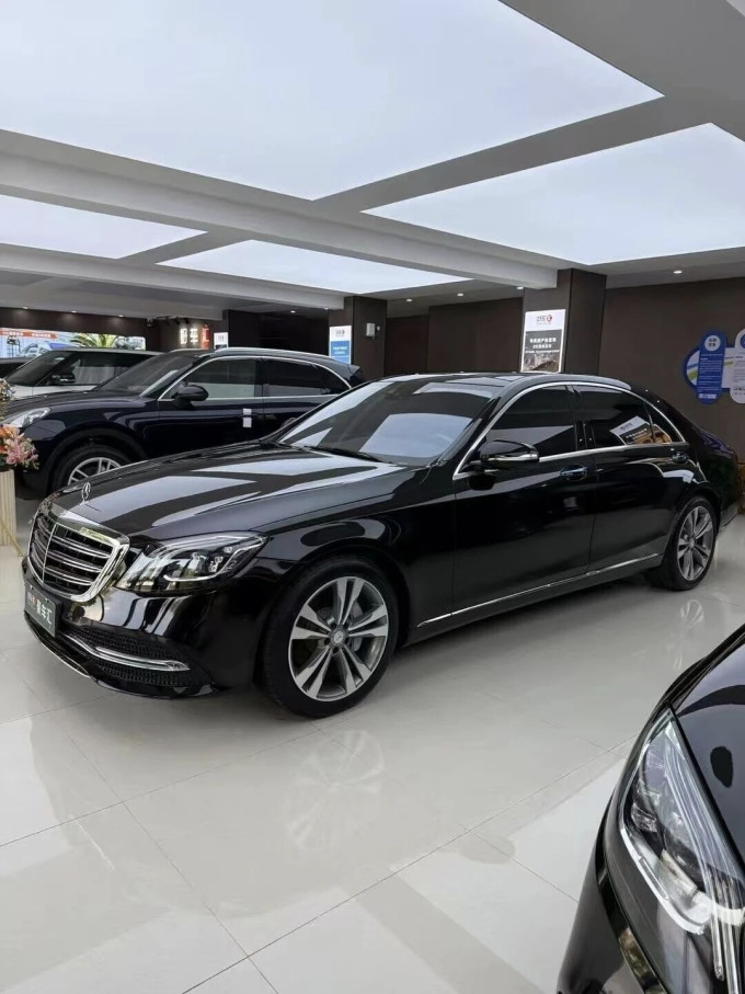 奔驰轿车