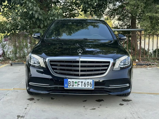 奔驰轿车