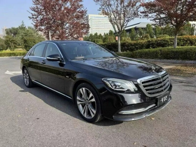 奔驰轿车