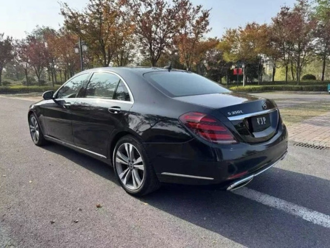 奔驰轿车