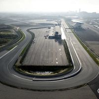 花数万元搭家庭F1模拟器，真能还原职业车手训练体验？