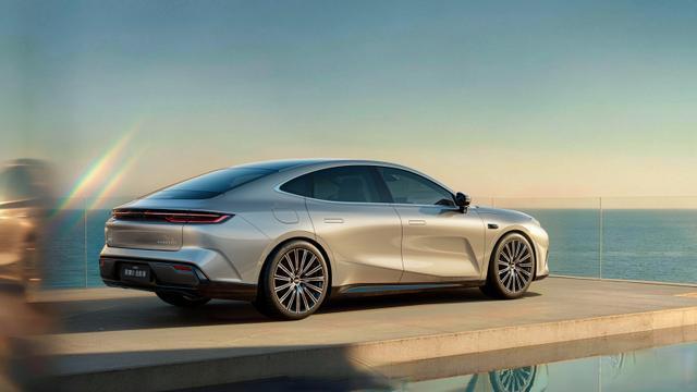 吉利星耀8远航家打擂小米官宣？新增日照金双色，综合续航超1700公里