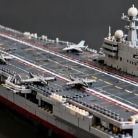 国产积木拼出福建舰，百元价位竟能还原电磁弹射轨道？