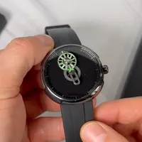 玺佳时间密码博主测评｜这个设计，真的有点“克制得很狠” 黑色表盘吸光之后 结构反而更明显 有种悬在那里的感觉 读时间也不一样 不是看，是理解 挺高级的那种克制 
#CIGAdesign #CIGAdesign玺佳 #时间密码 #玺佳时间密码 #手表推荐