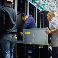 黄仁勋罕见发文：AI是重塑世界的重要力量，是同电力、互联网一样的基础设施