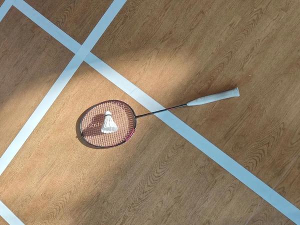 尽情去运动，拿起球拍，拥抱健康与快乐