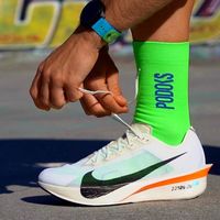 第一双碳板跑鞋别盲目追“顶级”！这么买才能不踩雷