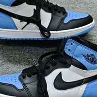 北卡蓝VS杜克蓝：经典球鞋配色设计真的退步了吗？627+用户观点大PK