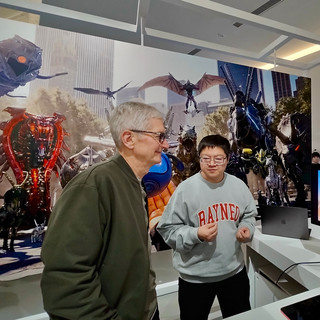 苹果 CEO 库克现身 Apple 2026 Game Showcase，雷鸟创新携《数码纪元：Elu 传说》亮相