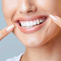 31岁女子确诊重度牙周病不敢随便笑 牙间隙形成巨大黑三角