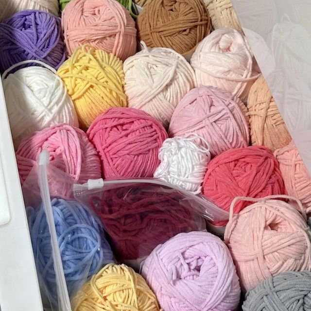 新手织围巾总翻车？90%败在选错“柔软毛线”，认准这个配比才不缩水起球