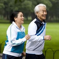 静息心率降8次、腰围缩5cm！40+久坐族12周科学训练方案