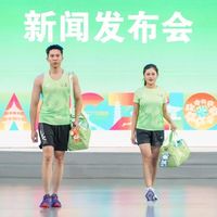 刚刚！2026扬州马拉松，完赛奖牌、参赛服、风衣、背包公布！