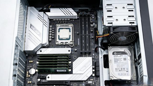 130元AMD 2200G别当垃圾 核显堪比750Ti 400元装一台整机 学生党狂喜