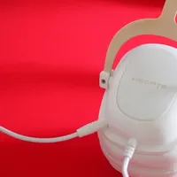 200元价位入手的头戴式耳机，听声辩位清晰，居然还有小金标