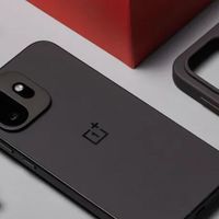 数码闲聊站 篇零：小屏党狂喜！一加15T 7500mAh+165Hz，配置一点没让