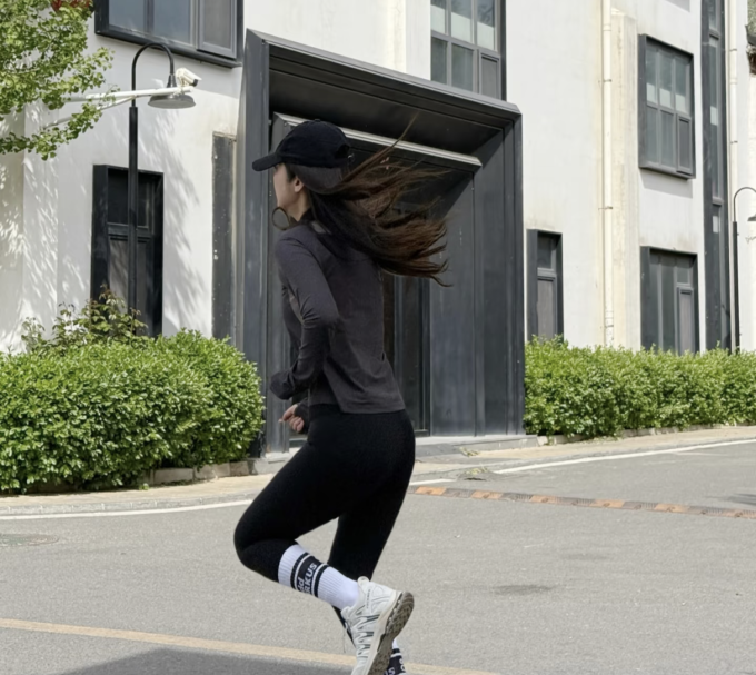 跑鞋