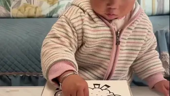 我老婆用家里的破鞋盒子给娃改造的早教玩具，娃能自己安静玩一整天，0成本高质量👍越玩越聪明，还能增进亲关系#早教 #在家早教 #自制玩具 #专注力 #动手动脑