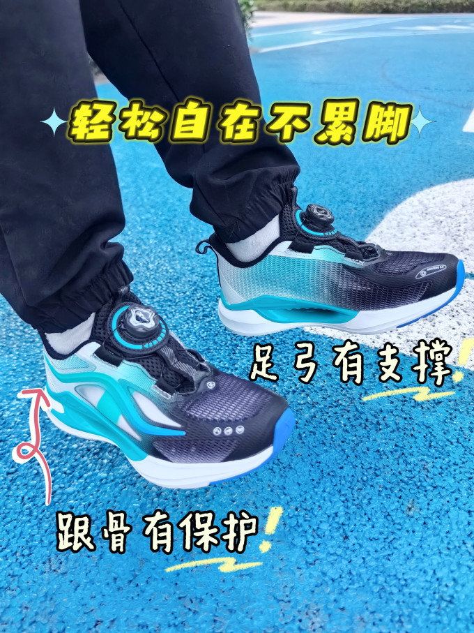 特步儿童运动鞋