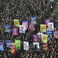 8.9万人罢工！芯片巨头或将全面停产，全球内存要崩！