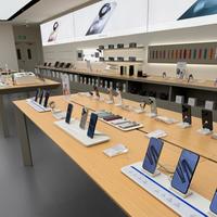 实探手机涨价潮：荣耀、OPPO领涨300元起，小米、华为暂未跟进，千元机加速退场