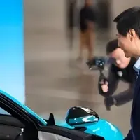 雷总亲自开门，该说Are you OK还是辛苦了？