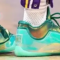 【NBA每日上脚】詹皇致敬伟大=清库存？KD19继续漆皮换色！