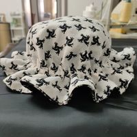 儿童小花帽，可以两面戴的。（附裁剪图和制作步骤）