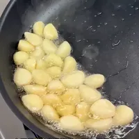 蒜子牛肉升级版教程!!鲜嫩好吃! 蒜子牛肉搭配口蘑真的不错,很鲜很嫩~ 复刻餐厅的味道!快去试试看
#美食制作分享 #抖音美食创作者 #美食教程 #晒出你亲手做的菜