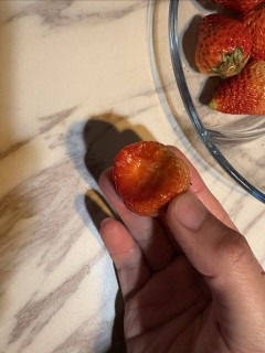 大家买的京东丹东草莓是不是有股味道？