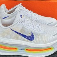 脚踩“云朵”跑步！Nike迈柔顶级缓震鞋，中底黑科技太惊艳