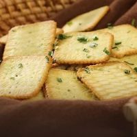 狂揽5亿、卖出百万盒！这家称霸小摊33年的零食巨头，正闷声发财