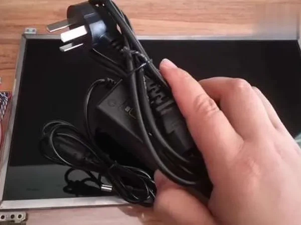 旧显示器改装为便携电视