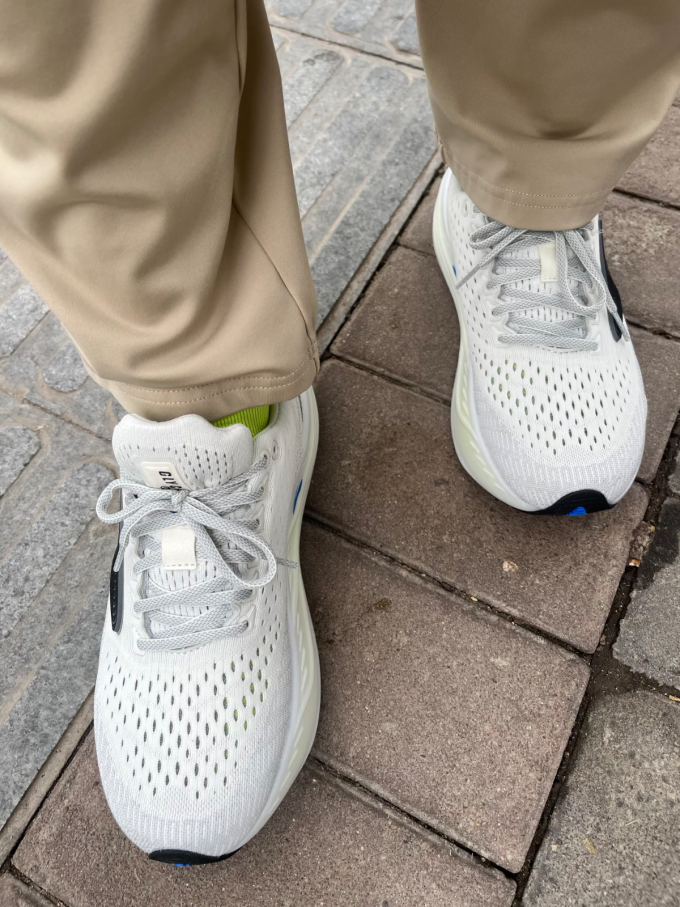 布鲁克斯跑鞋