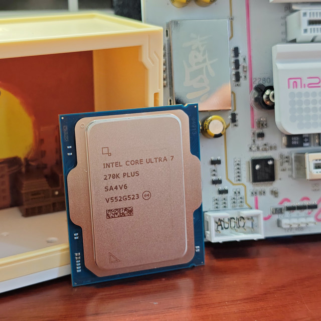 英特尔 酷睿 Ultra 7 270K Plus+Z890 ULTRA-S：次旗舰平替285K？